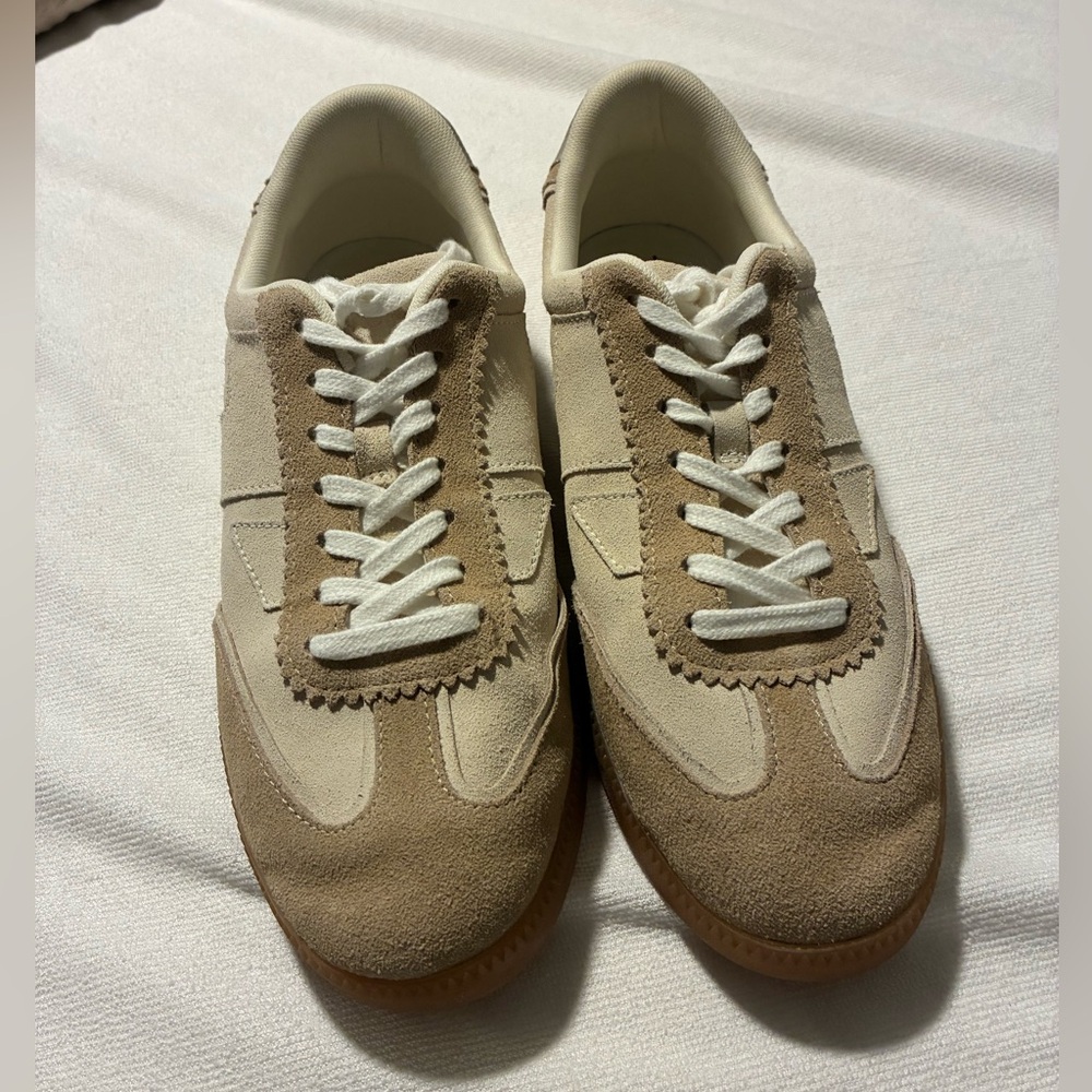 Women’s Toms shoes